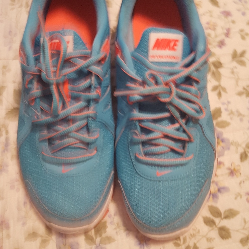 Nike Revolution 2